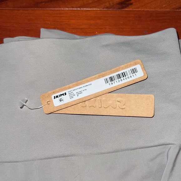 SKIMS GREY SOFT SMOOTHING SEAMLESS LONG TUBE SKIRT - Picture 3 of 4